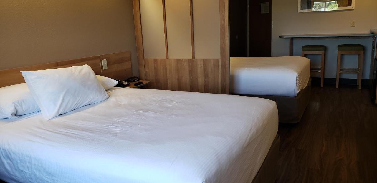 York Microtel Inn & Suites By Wyndham Екстер'єр фото
